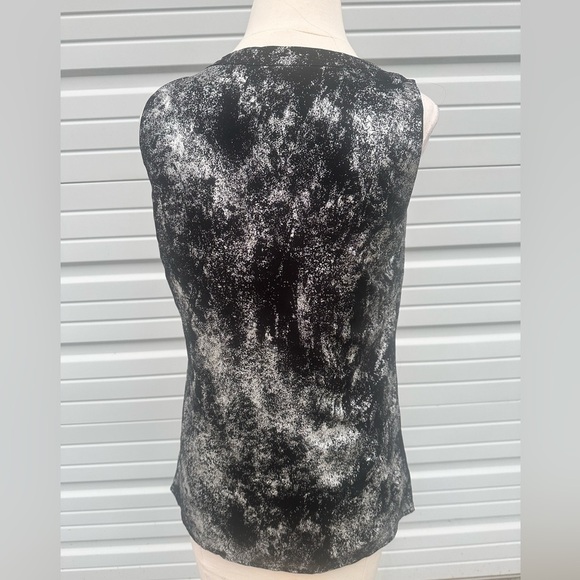 Michael Kors Black and White Sleeveless Blouse - Picture 5 of 5
